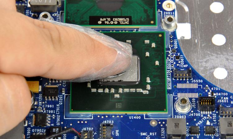 Cum se aplica pasta termoconductoare la un laptop ?